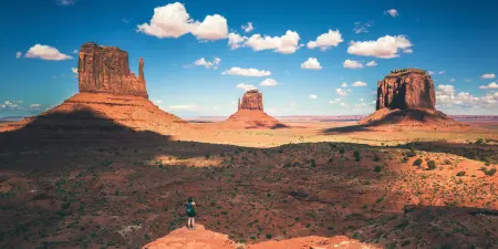 Monument Valley 3 Sisters rock formation